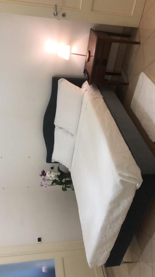Maison Flores Deluxe Бари Екстериор снимка