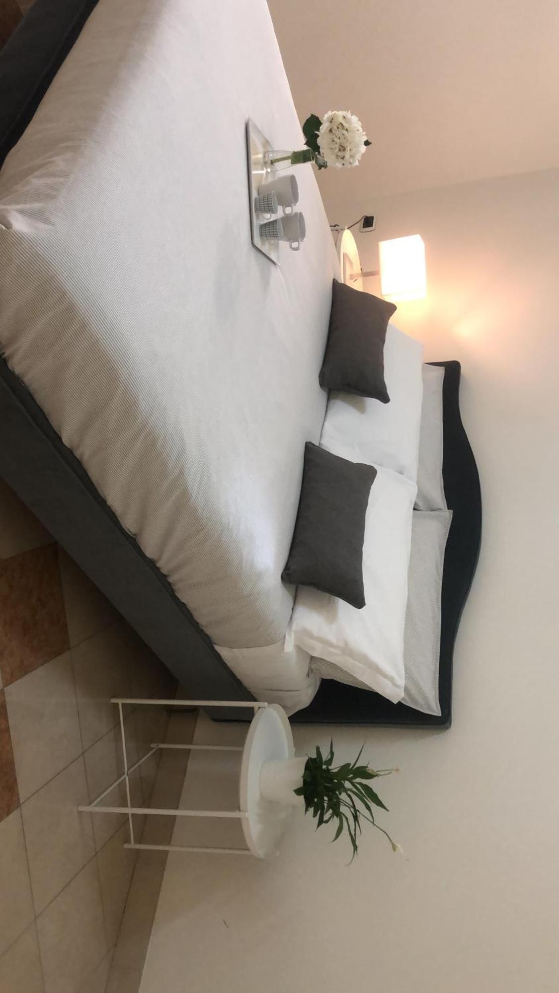Maison Flores Deluxe Бари Екстериор снимка